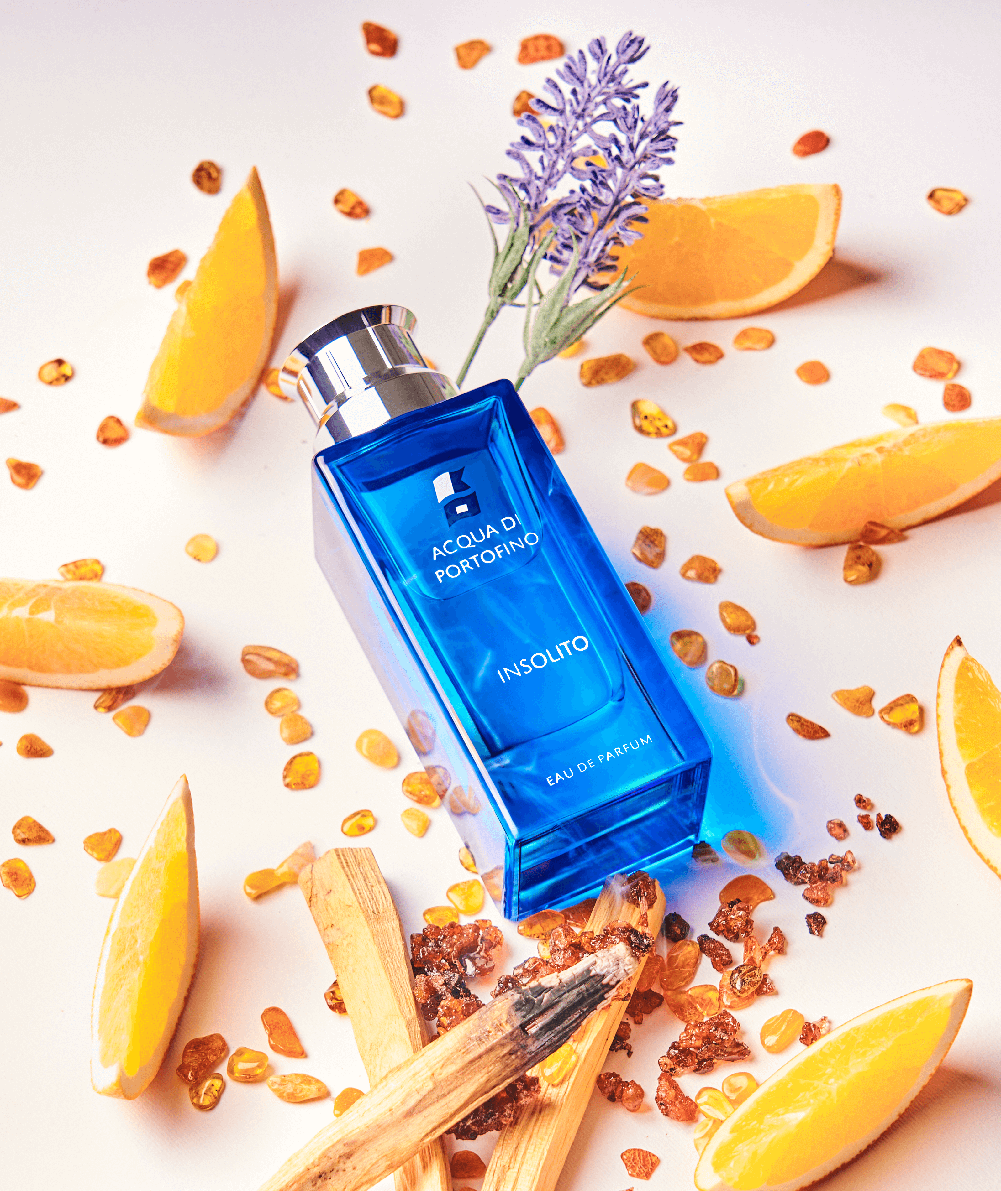 Acqua di Portofino Insolito profumo - Insolito Eau de Parfum - Profumo uomo/donna - orientale e speziato - vibrante e avvolgente - Note di testa: incenso, arancia dolce, bergamotto, artemisia - Note di cuore: mirra, spezie calde, patchouli, amyris - Note